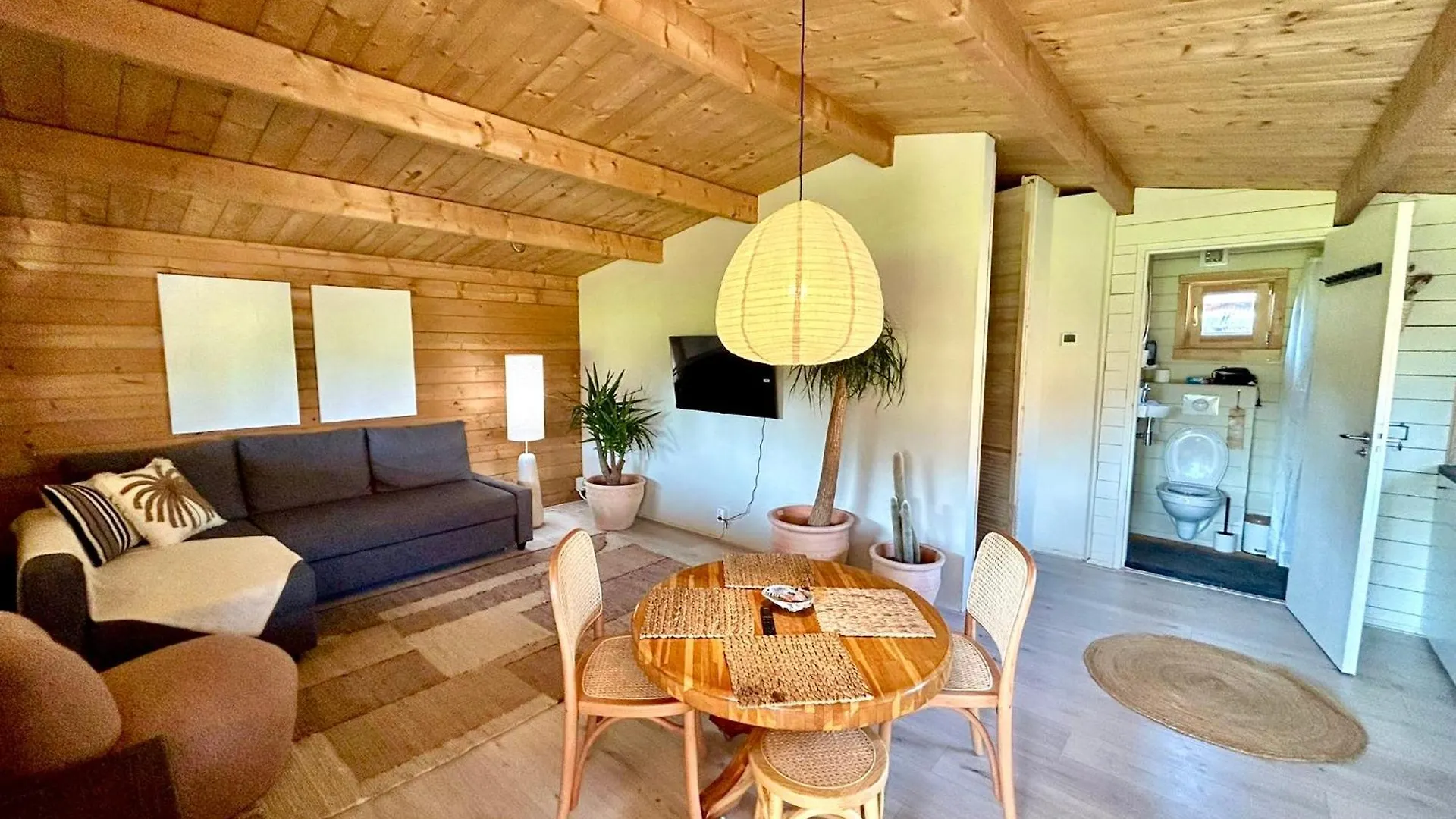 Mediterranean Style Chalet With Jacuzzi And Garden Near Amsterdam Vijfhuizen