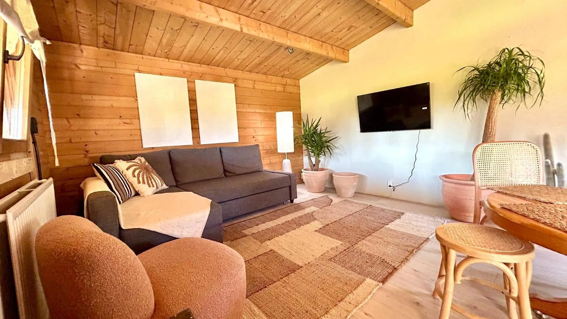 Holiday home Mediterranean Style Chalet With Jacuzzi And Garden Near Amsterdam Vijfhuizen